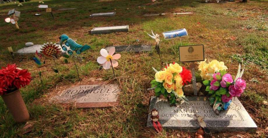 Choosing the Right Headstone: A Complete Guide